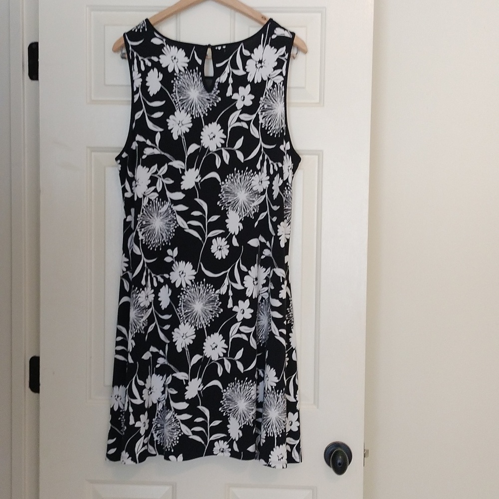 Vince Camuto Black and White Floral Mini Dress Size XL - Picture 2 of 4